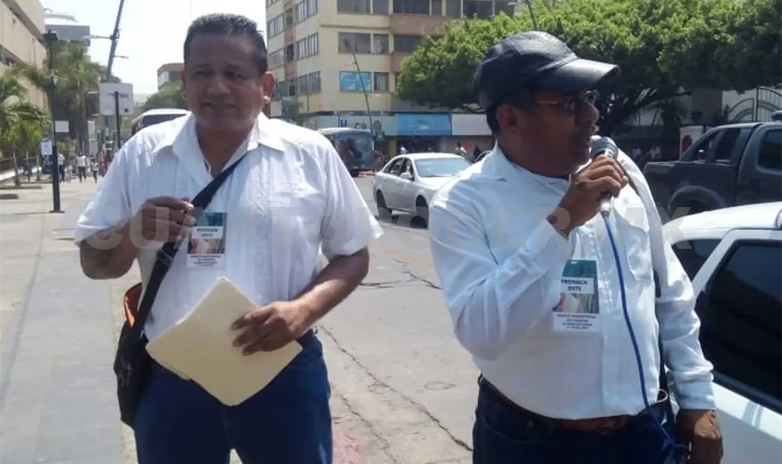 Los maestros marcharon en contra de los abusos de la CNTE. Rodolfo Flores/CP