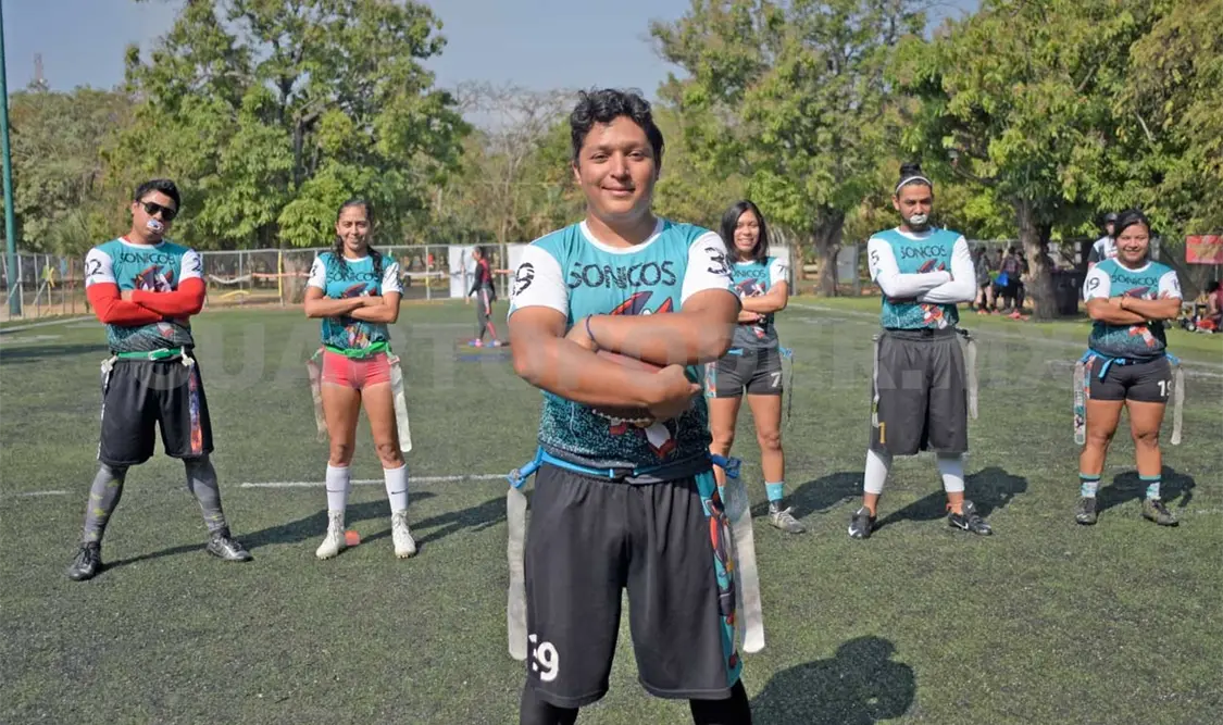 Carlos, quarterback y Árbitro en ratos libres