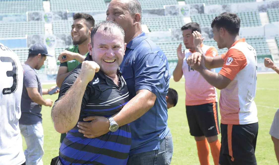 Julio Aguilar, entrenador del equipo, valoró la unión alrededor de los suyos para poder lograr alcanzar su meta. Guillermo Ramos/CP