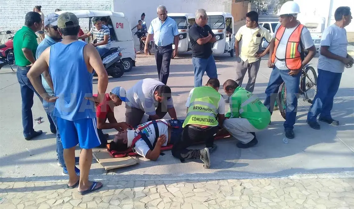 Chafirete atropella a motociclistas y quedan fracturados