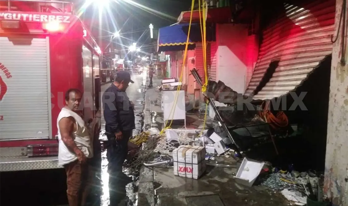 Voraz incendio en ferretera