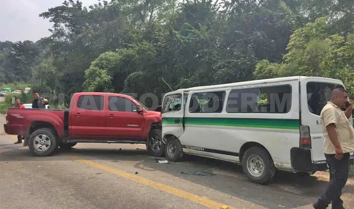 Encontronazo deja 13 heridos en la curva “El Chimbombazo”
