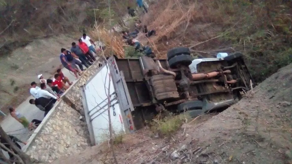 Confirma Fiscalía General del Estado de Chiapas 25 muertos en accidente carretero