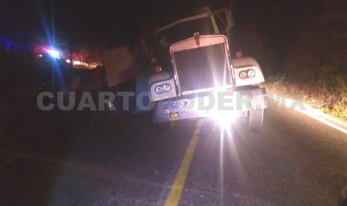 Coloso cargado con café volcó en la panamericana