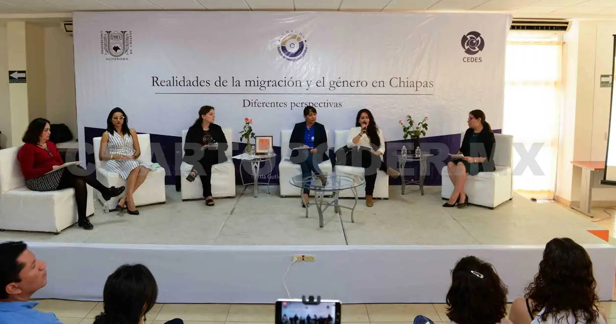 Realizan conversatorio sobre migración y género