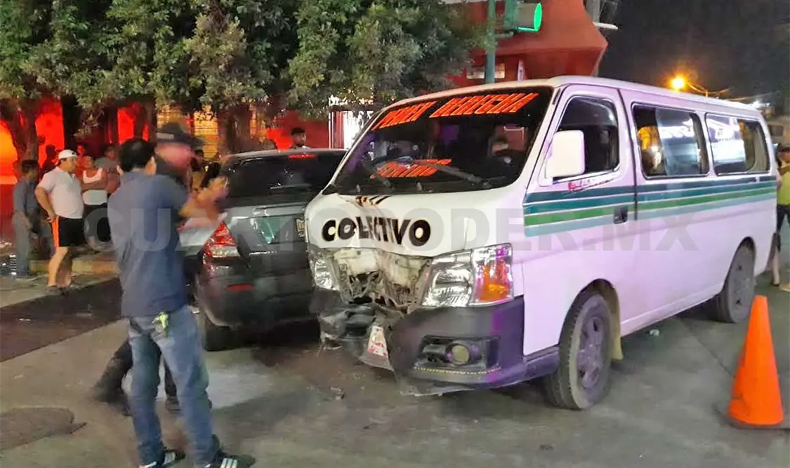 Cuatro lesionados en percance automovilístico