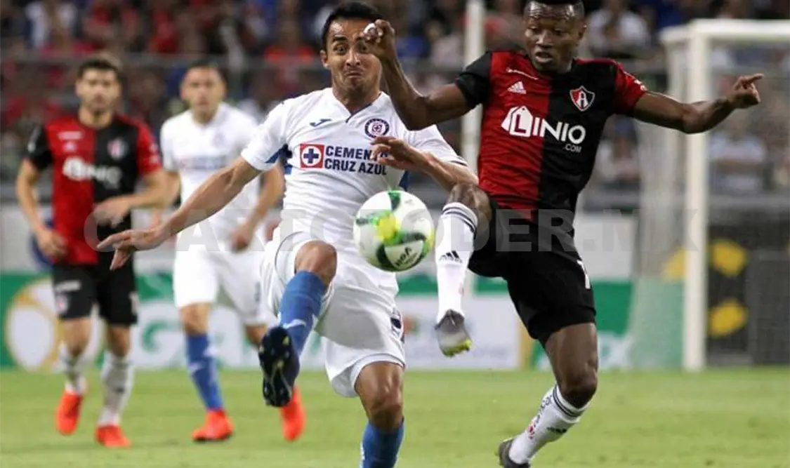 Cruz Azul se acerca a zona de Liguilla a costa de Atlas