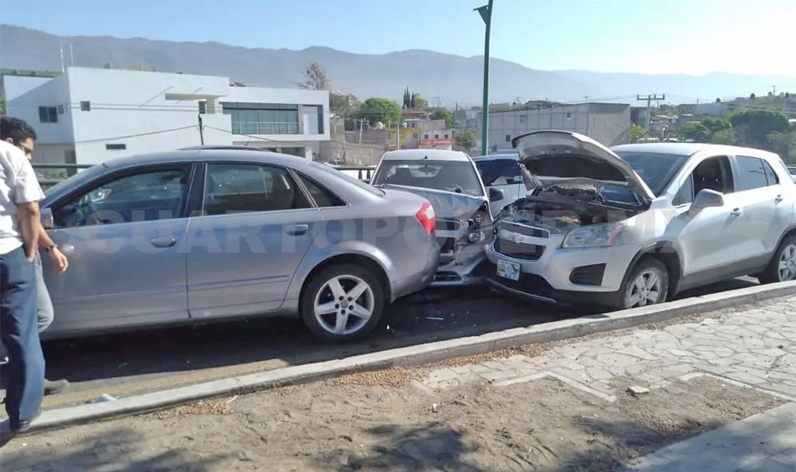 Dos personas lesionadas en aparatosa carambola