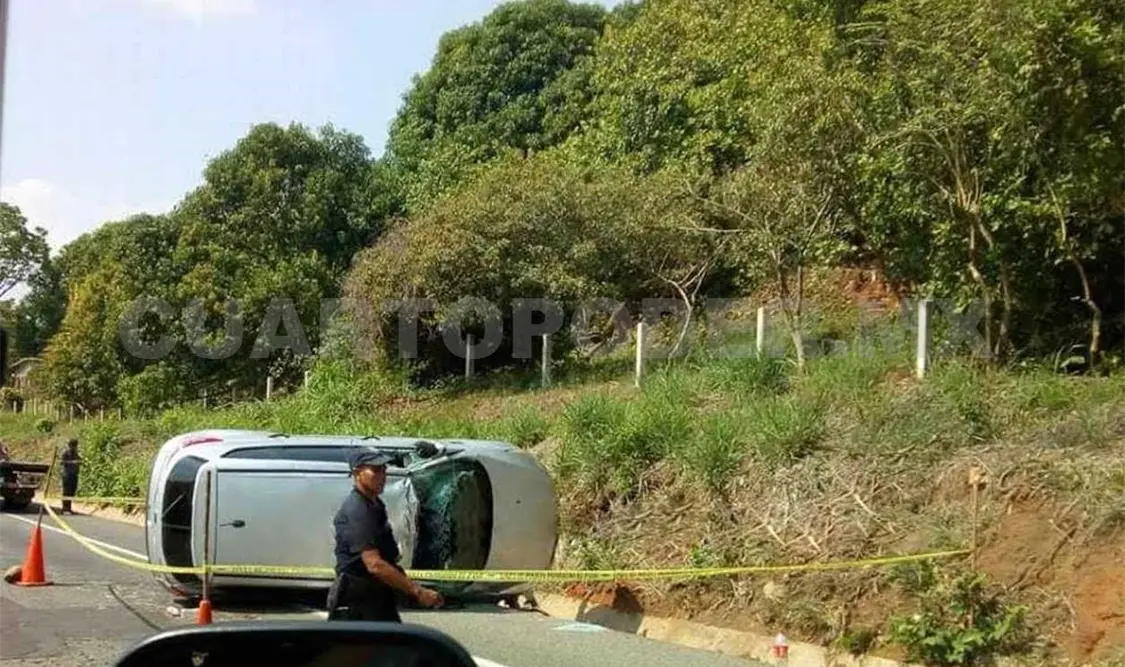 La Policía Federal División de Caminos ordenaron que ambas unidades fueran remolcadas por una grúa al corralón. CP