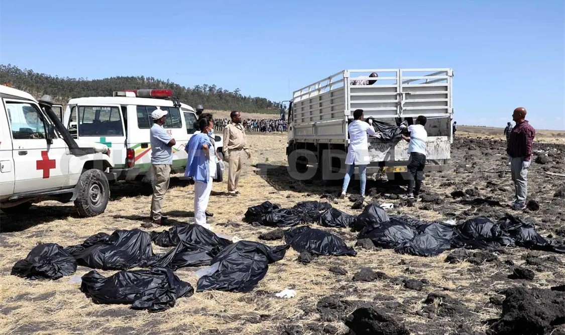 Mueren 157 personas al estrellarse avión