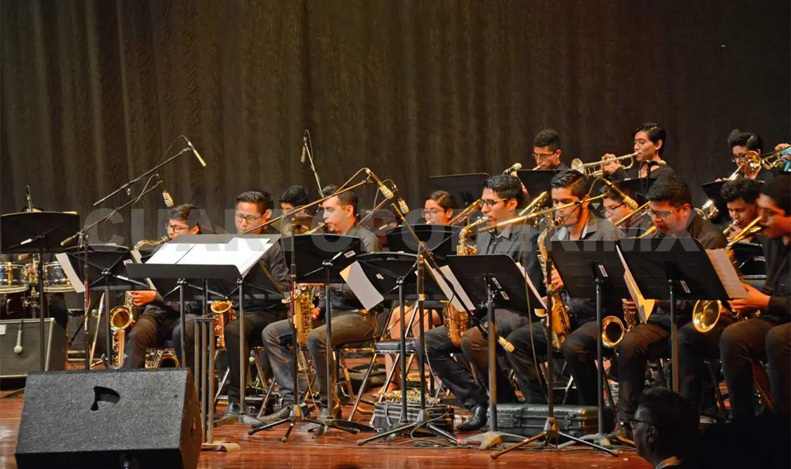 La Big Band de la Unicach en el Teatro de la Ciudad. Darwin Mendoza