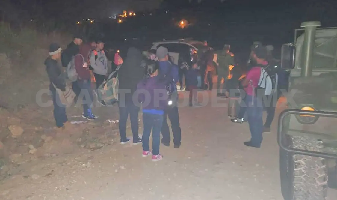 Rescatan a 26 migrantes y aseguran 7 vehículos