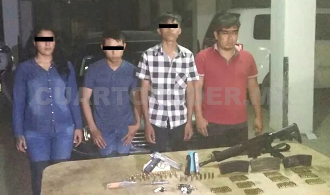 Una mujer y tres hombres capturados con armas y dinero