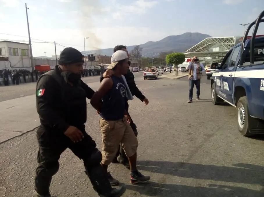 Integrantes de la Mocri realizaron destrozos a comercios y a vehículos
