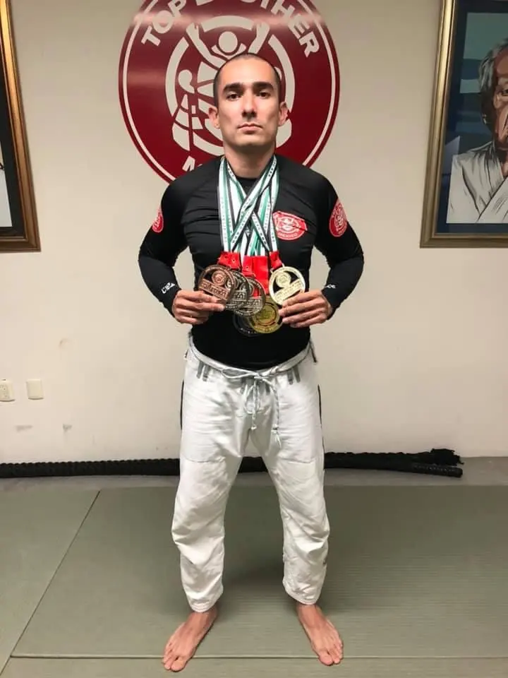 En la entidad, el titular de la escuela tuxtleca es uno de los que más viajes a campeonatos internacionales tiene. Cortesía