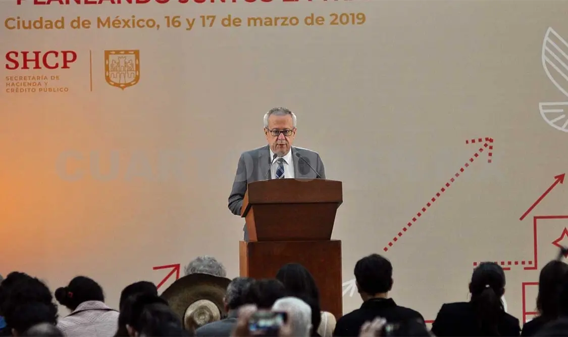 Urzúa señaló que México ha tenido un crecimiento bajo en las últimas décadas y no ha representado una mejoría en el bienestar de la población. Notimex