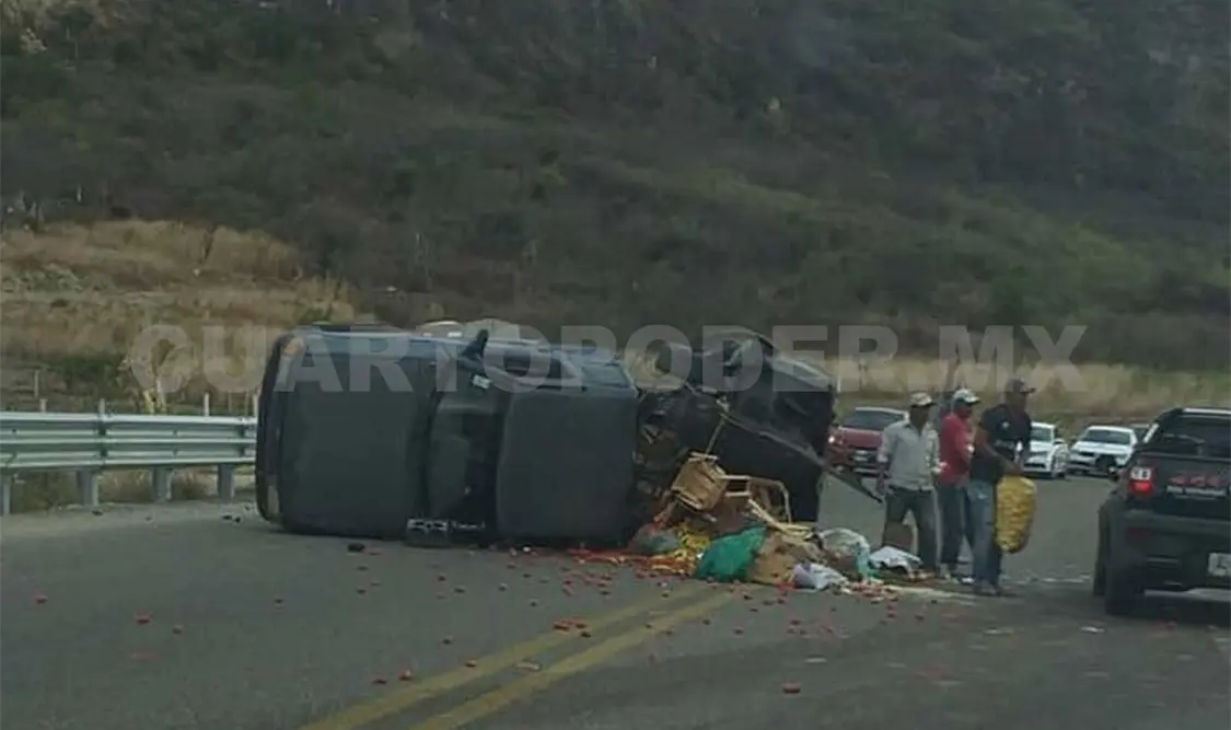 El exceso de velocidad del conductor provocó que perdiera el control de la unidad, terminando volcado sobre el lado izquierdo. Edberg Mayorga / CP