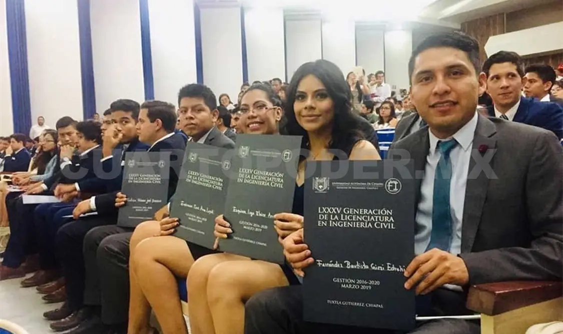 Egresan jóvenes de licenciatura y posgrado