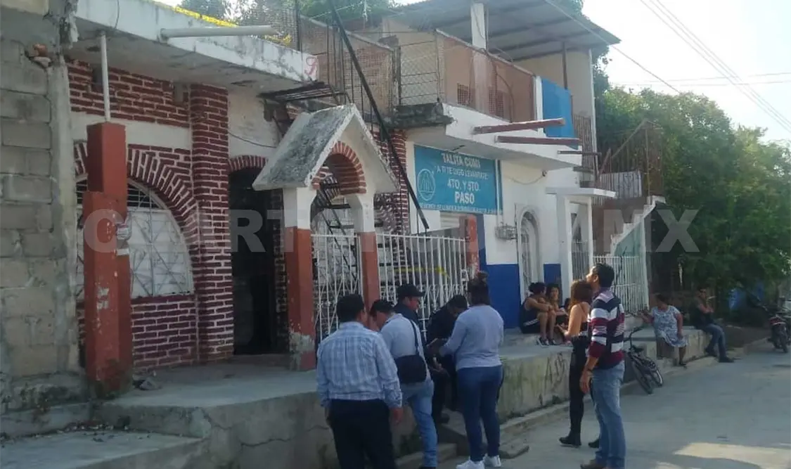 Hallan muerto a hombre en baño