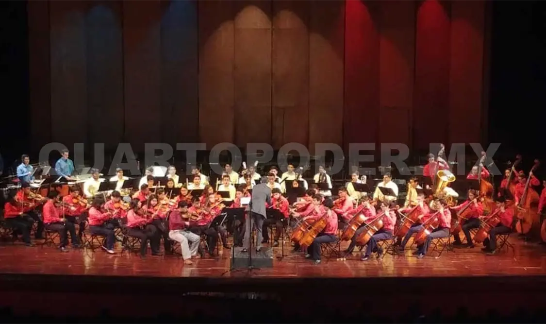 La Orquesta Sinfónica Esperanza Azteca en el concierto del día 21 de marzo en el Teatro de la Ciudad. Cortesía