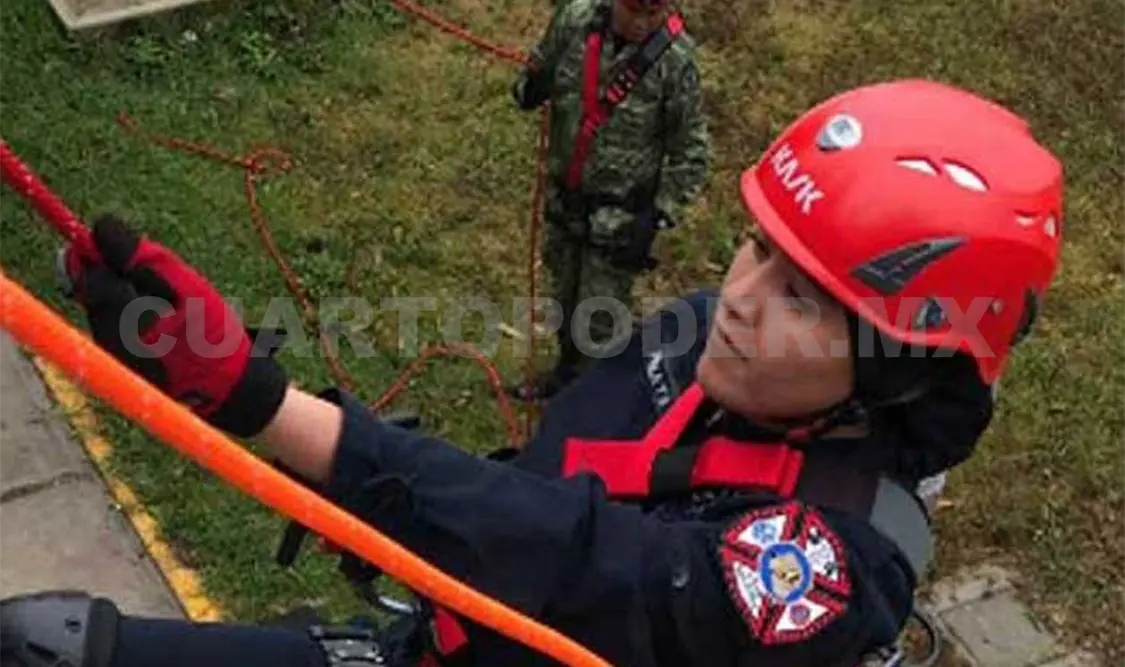 El curso incluyó medidas de seguridad y trabajo teórico-práctico con cuerdas en ascensos y descensos en edificios, muros y áreas de difícil acceso. Notimex