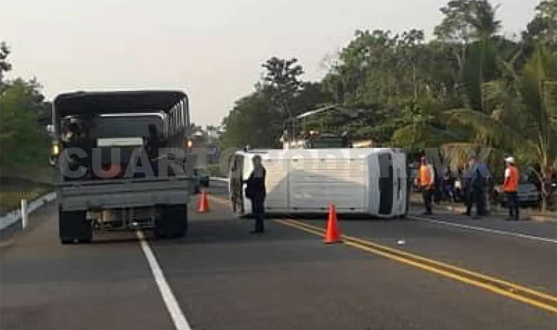 Miles de pesos en daños materiales dejó como saldo el accidente carretero en la zona Soconusco. CP