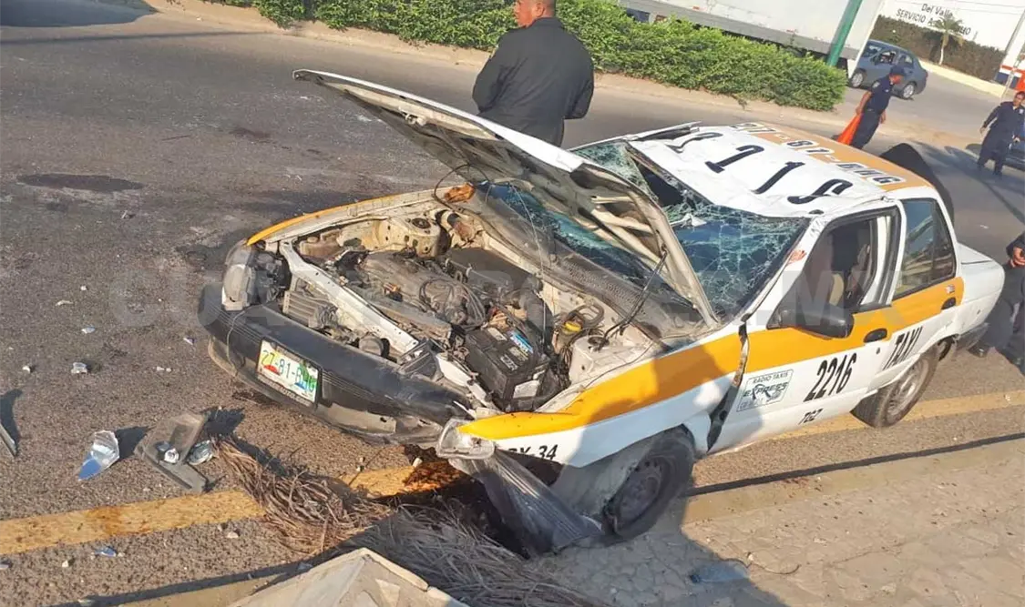 Chofer de taxi resulta herido en accidente