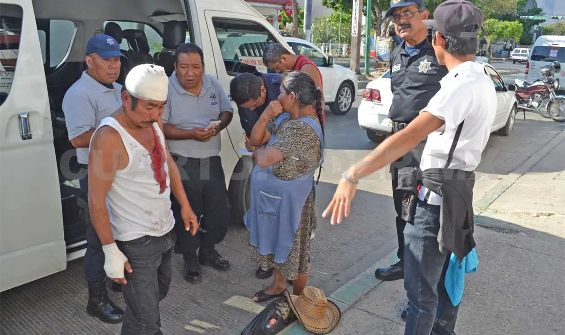 Al intentar abordar un colectivo de la ruta Tuxtla-Bochil, los delincuentes lo despojaron con lujo de violencia del efectivo. Edberg Mayorga / CP