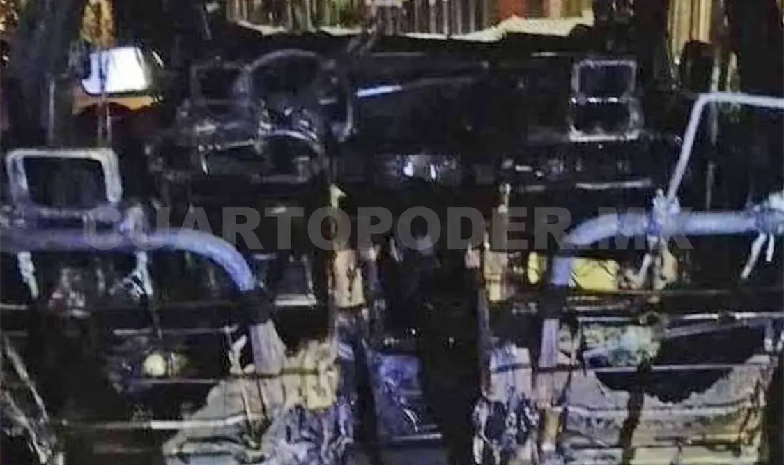 Las cámaras de vigilancia sólo captaron la mano de una persona que con un bidón rocía la unidad, le prende fuego y después huye. Agencias