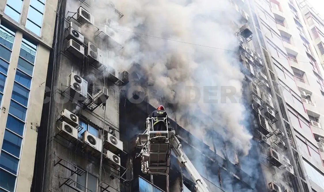 Suman 25 muertos por incendio en edificio comercial