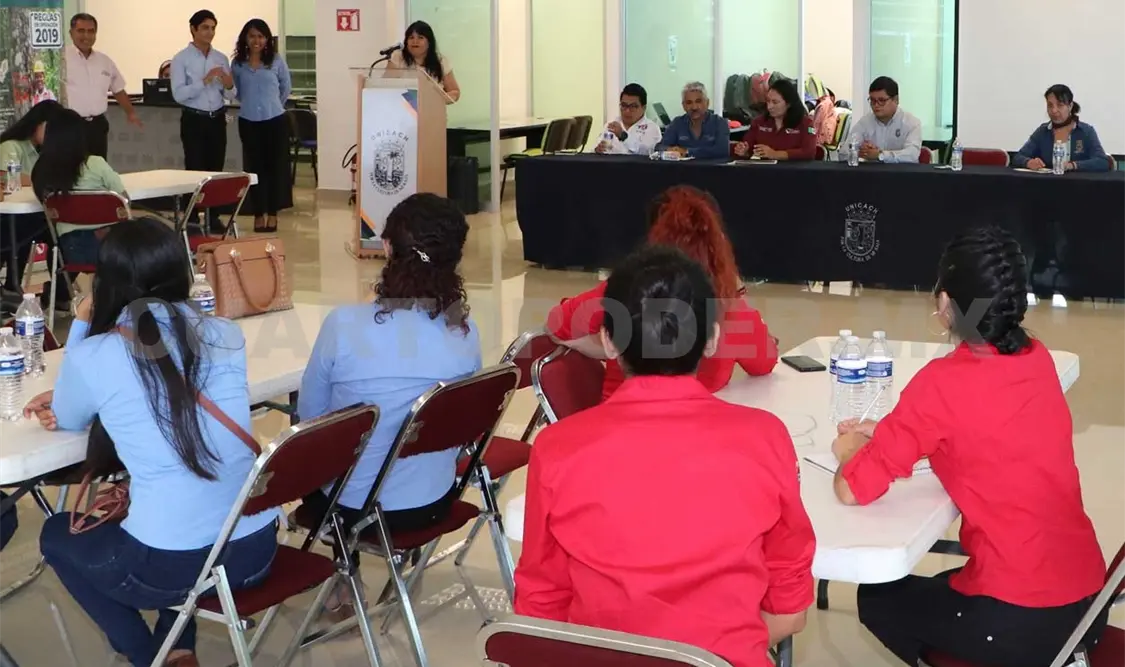 Los estudiantes adquieren herramientas para dar seguimiento a proyectos comunitarios. Ricardo López / CP