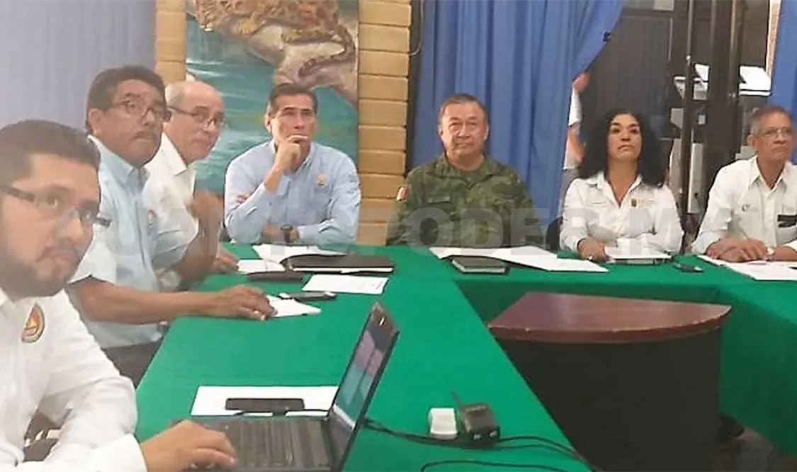 Las cuatro autoridades se reunieron para coordinar esfuerzos respecto al combate de incendios. Andrés Domínguez / CP