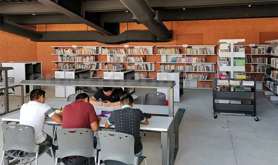 Los libros únicamente se prestan a los estudiantes de la facultad. Flor Cordero / CP