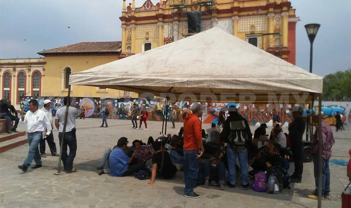 La organización se plantó en la Plaza Catedral de San Cristóbal para llegar a un diálogo con autoridades. Elio Henríquez / CP