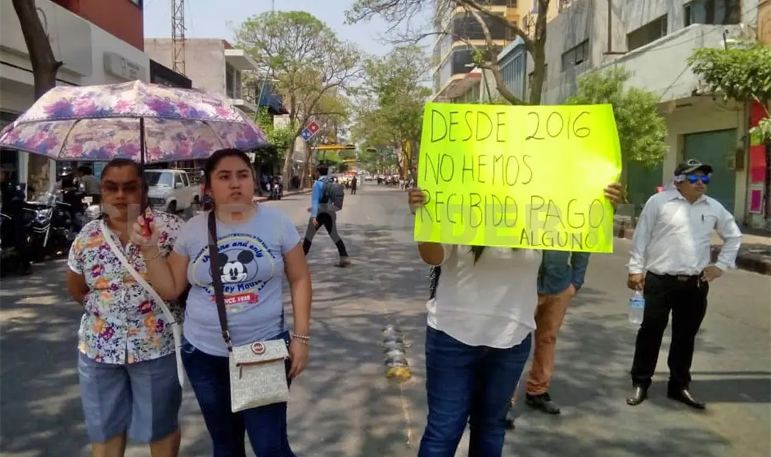 Los interinos tomaron calles del centro de Tuxtla. Rodolfo Flores / CP