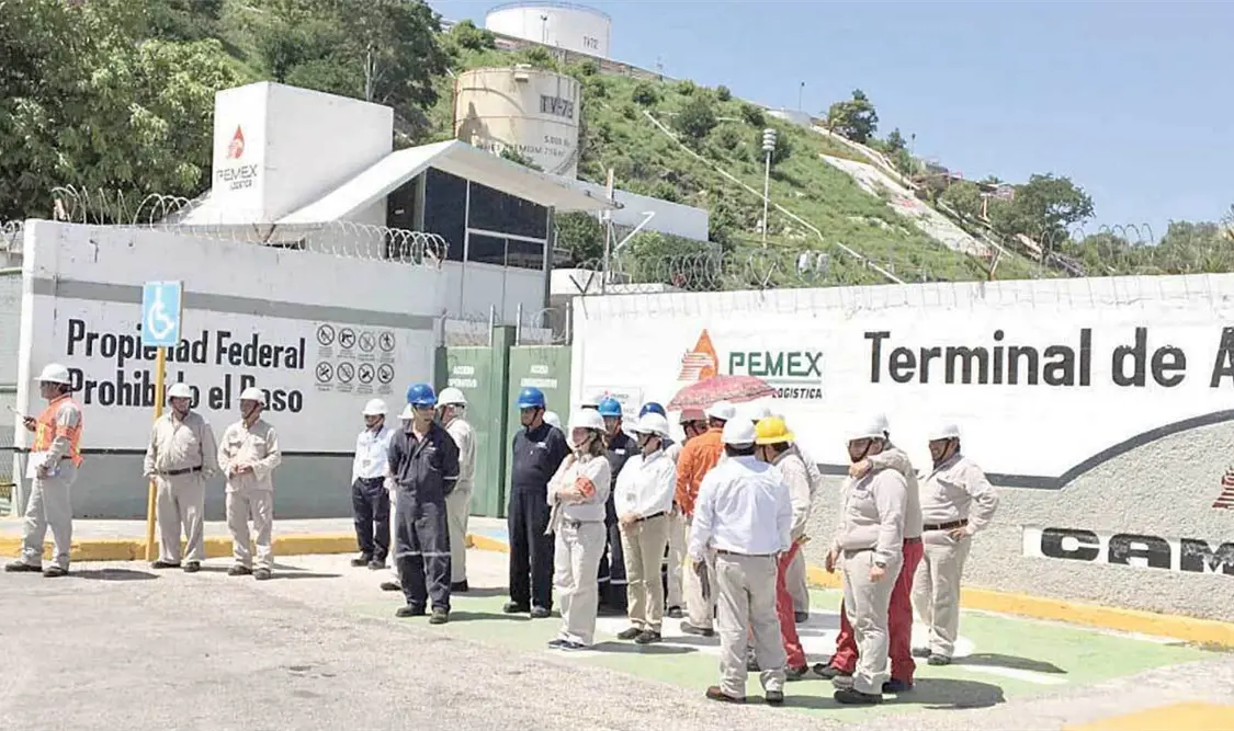 Pemex se compacta; eliminará 375 plazas