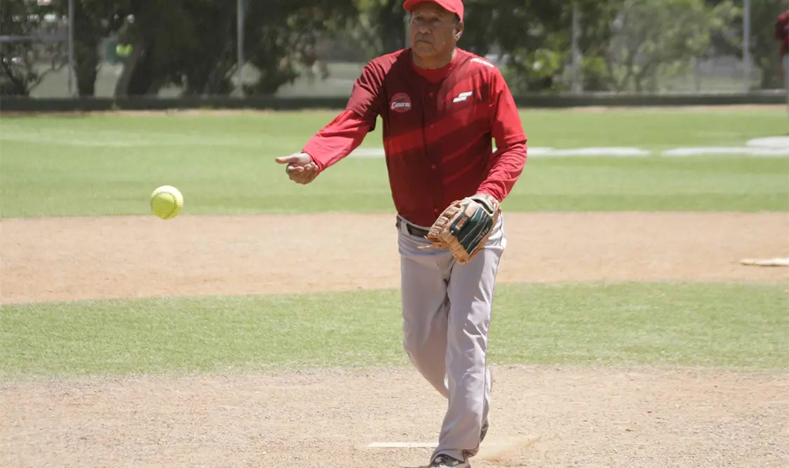 La final entre clubes veteranos será el plato fuerte de este día en la cancha sintética de Caña Hueca. Guillermo Ramos/CP