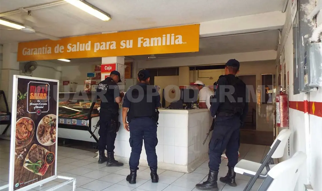 Pistoleros asaltan el negocio Maxicarnes