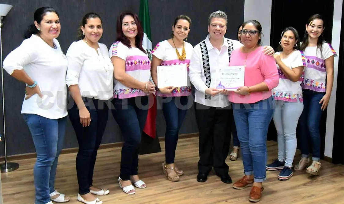 Brito reconoce a donadoras de cabello para niños con cáncer