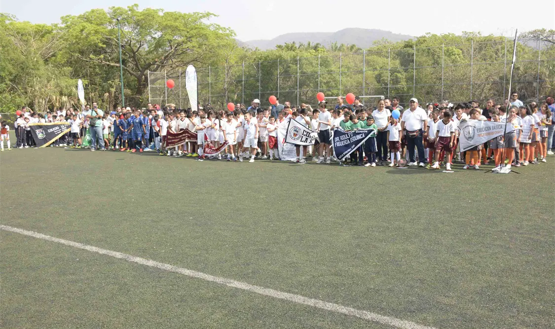 Equipos participantes estuvieron presentes en el primer día de juegos del torneo futbolístico. Guillermo Ramos/CP