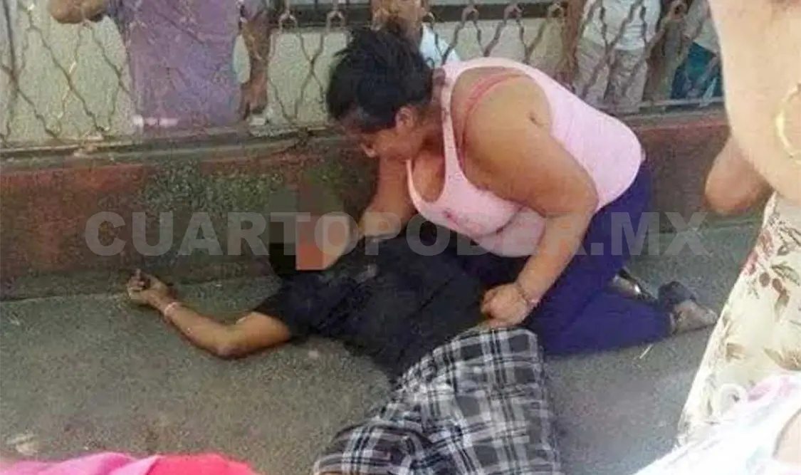 Pascual quedó tirado sobre la acera al ser atacado a balazos; fue llevado al hospital y a los pocos minutos se reportó su deceso. CP