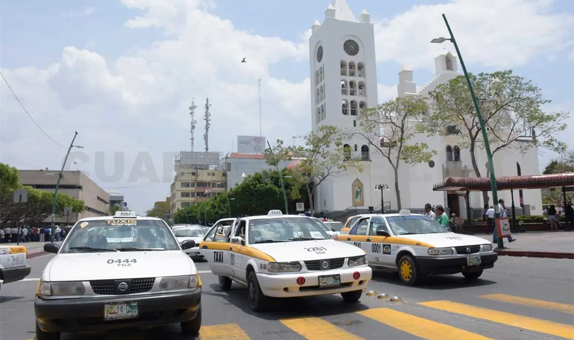 Taxistas aplican operativos por cuenta propia