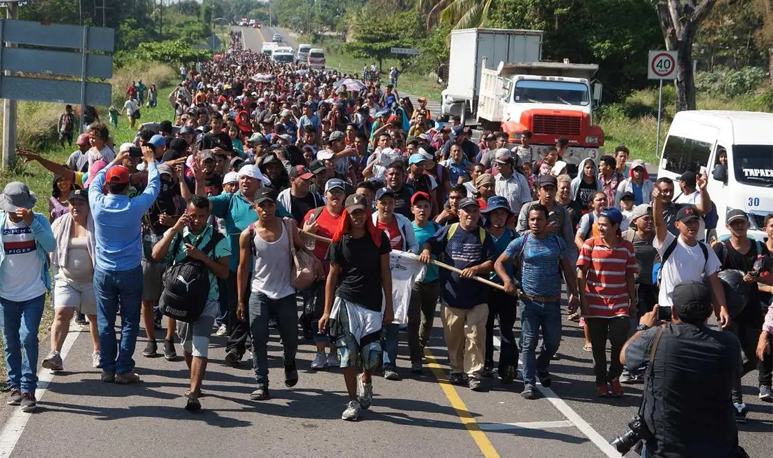 El grupo de centroamericanos avanza hacia el norte del país a un destino incierto. Rafael Victorio / CP
