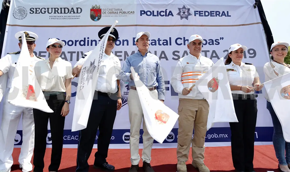 En compañía de autoridades, el mandatario dio el banderazo de salida a las unidades para el operativo Semana Santa. CP