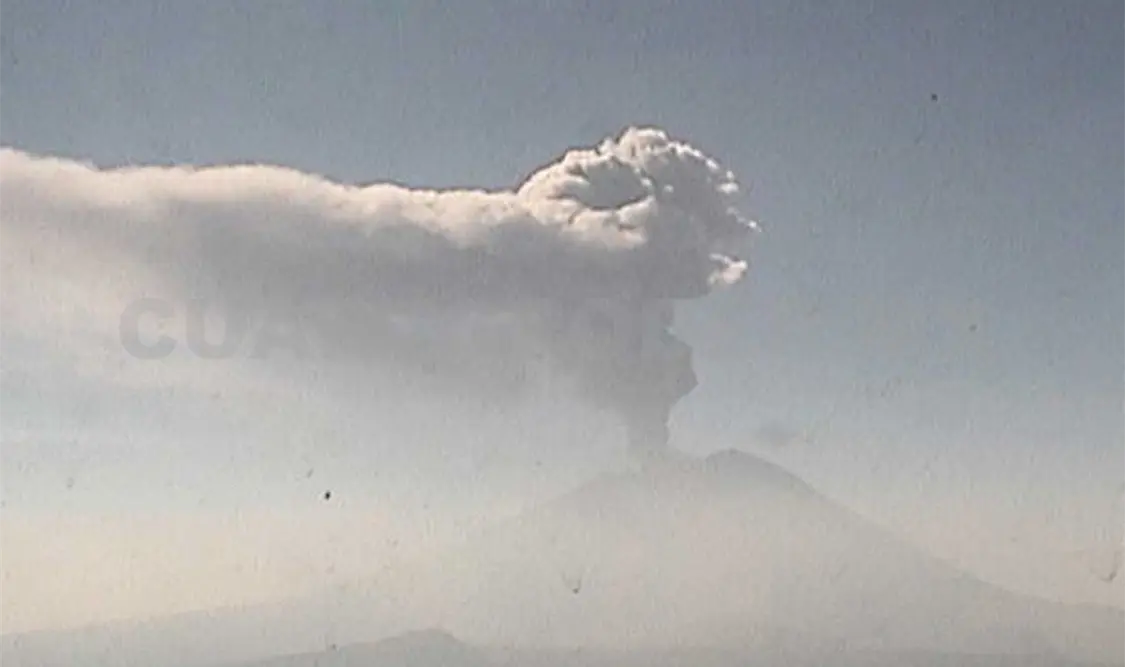Popocatépetl emite ceniza