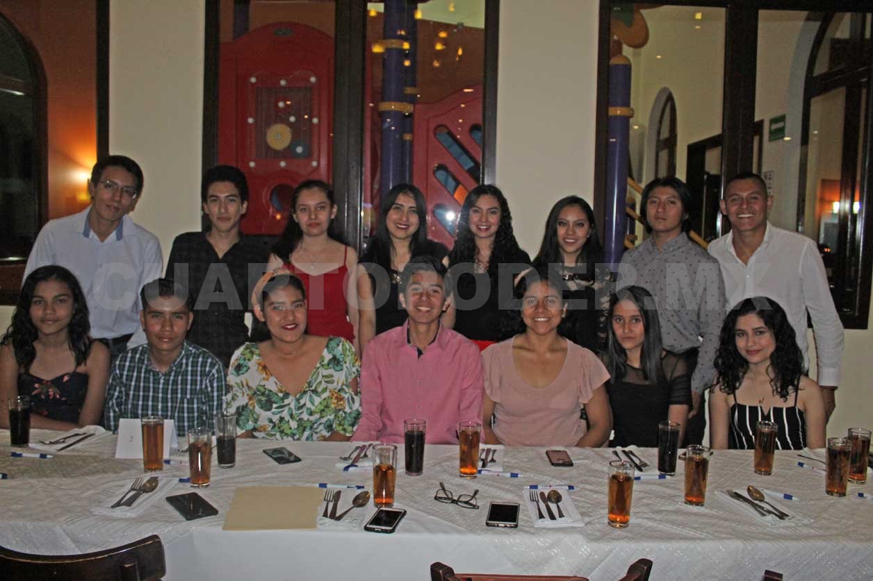 Jóvenes egresan de Canadian Center