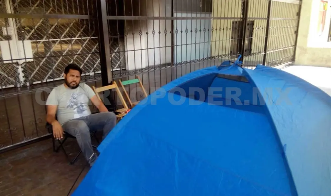 Profesor levanta huelga para buscar acuerdos
