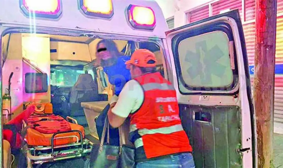 Dos heridos en choque de colectivo y motocicleta