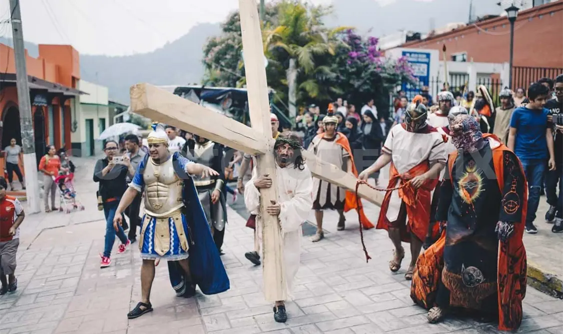 Transcurre en tranquilidad Viacrucis en Unión Juárez