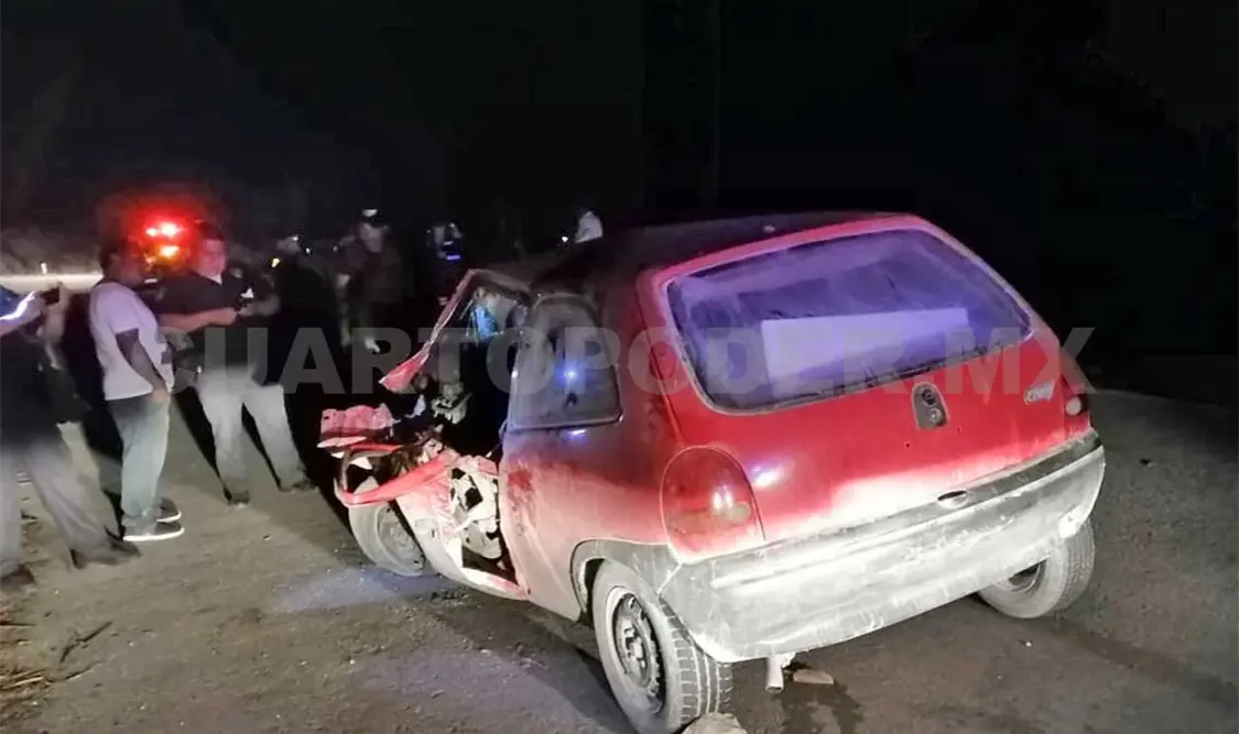 Choca al invadir carril; cuatro lesionados